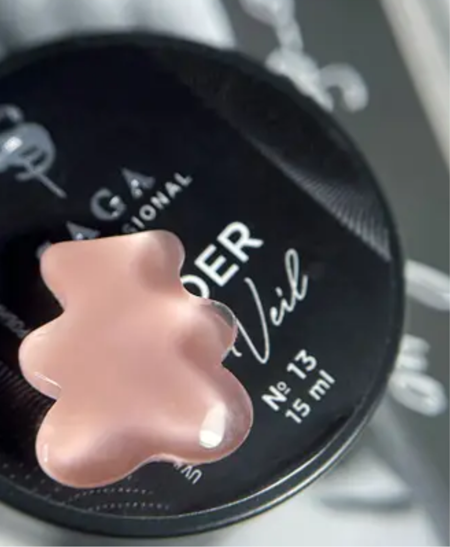 Saga Builder Veil Gel №13 – 15 ml
Cremig-rosafarbener Aufbaugel für feminine Looks mit Klasse