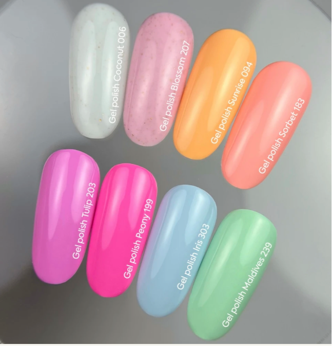 NAILSOFTHEDAY Gel Polish Blossom – Zartrosa mit Goldflakes, 10 ml