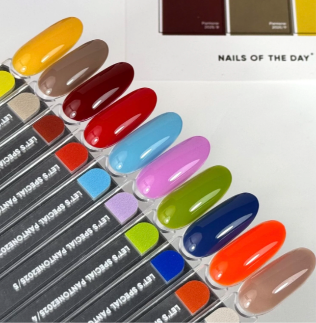 NAILSOFTHEDAY Let’s Special Pantone2025/2
Knalliges Neon-Orange, 10 ml
Eine Farbe, die alle Blicke auf sich zieht!