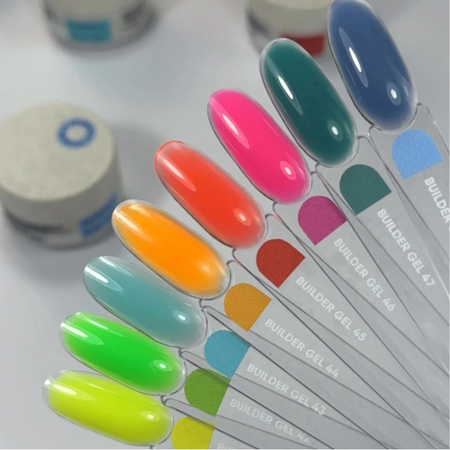 NAILSOFTHEDAY Builder Gel 47 – Türkis, 15 ml
Kräftiger Farbton, verlässliche Stabilität.
Builder Gel in leuchtendem Türkis für kreative, haltbare Modellagen.