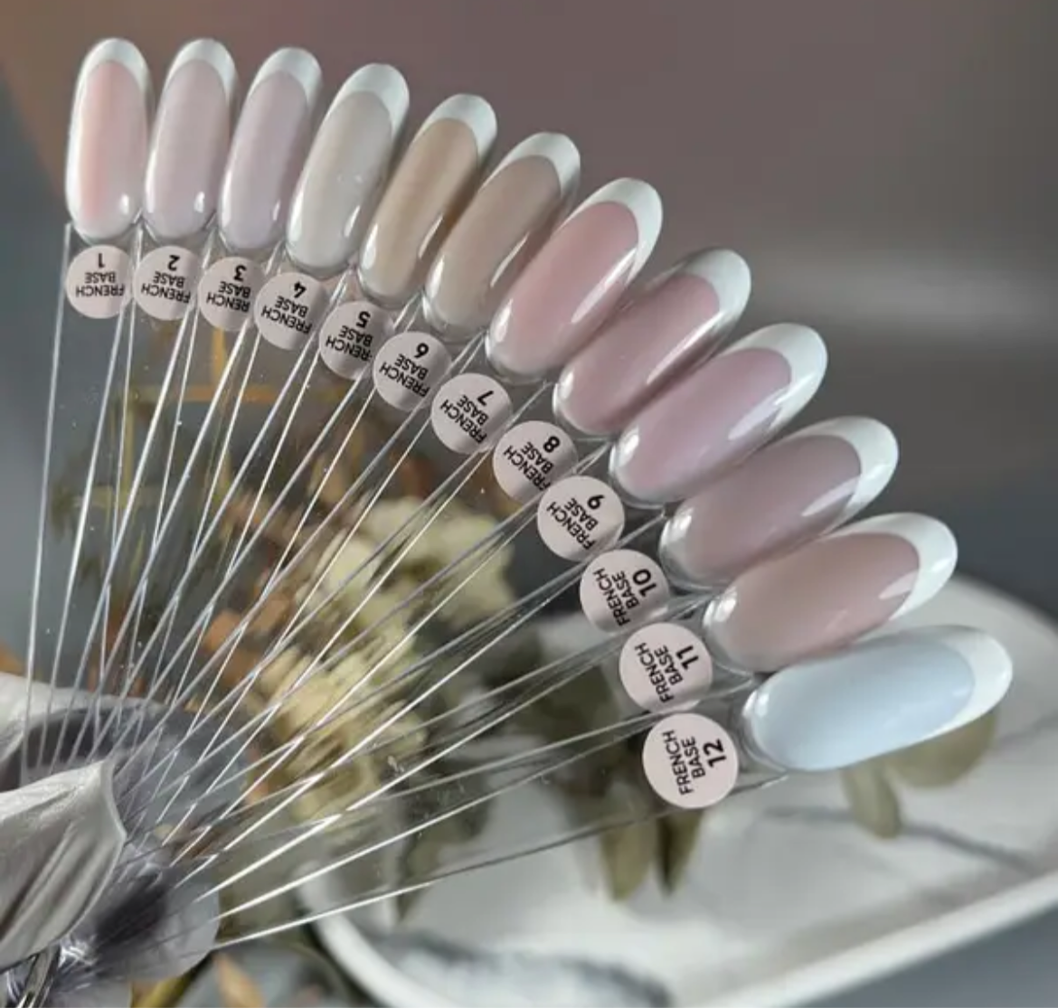 SAGA Professional French Base №1 – 9 ml
Elegante Nude-Basis mit einem Hauch von Rosé-Grau