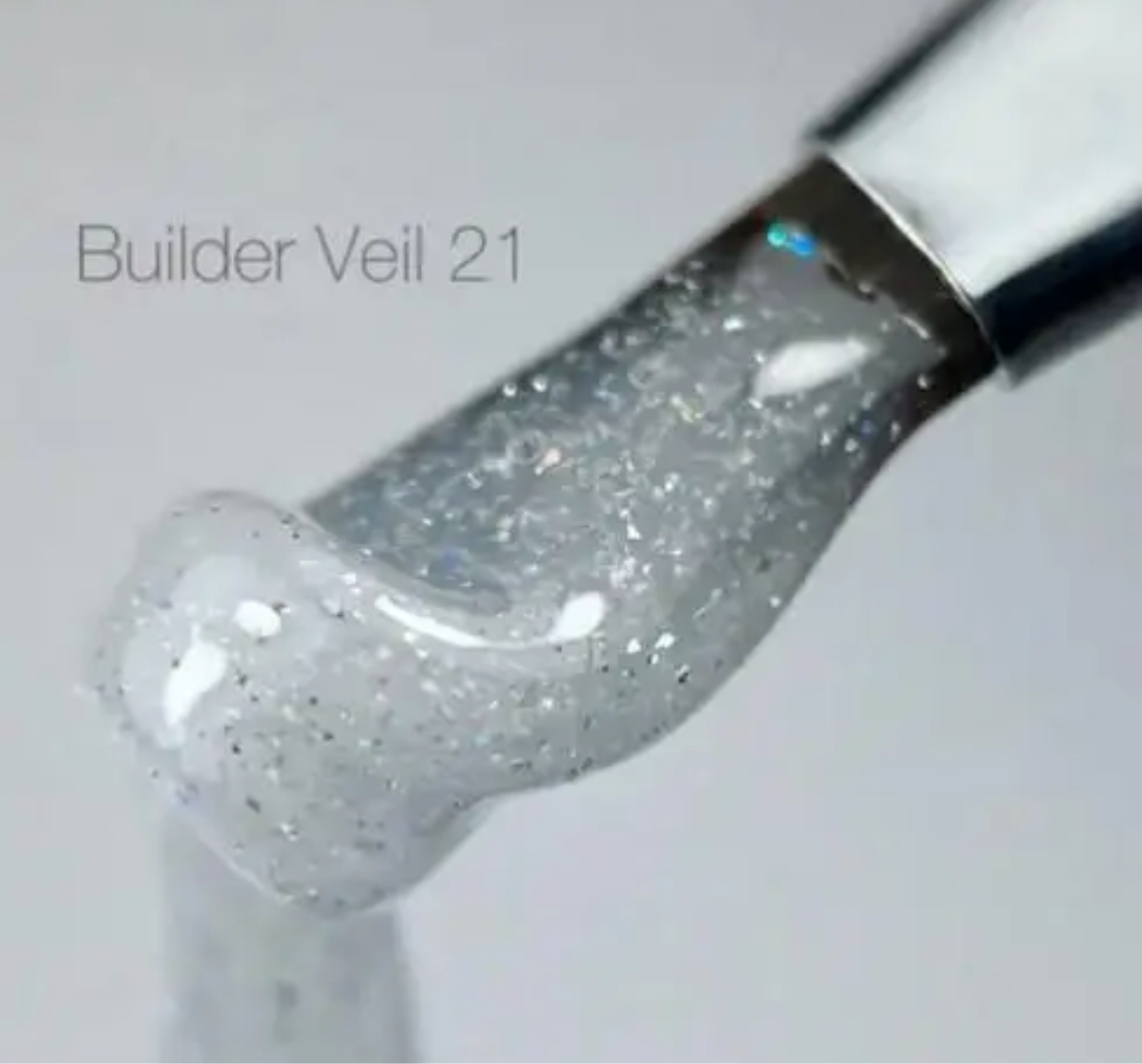 Saga Builder Veil Gel №21 – 15 ml
Milchig-weißer Farbton mit Blattmetall-Effekt – ein Blickfang mit Stil!