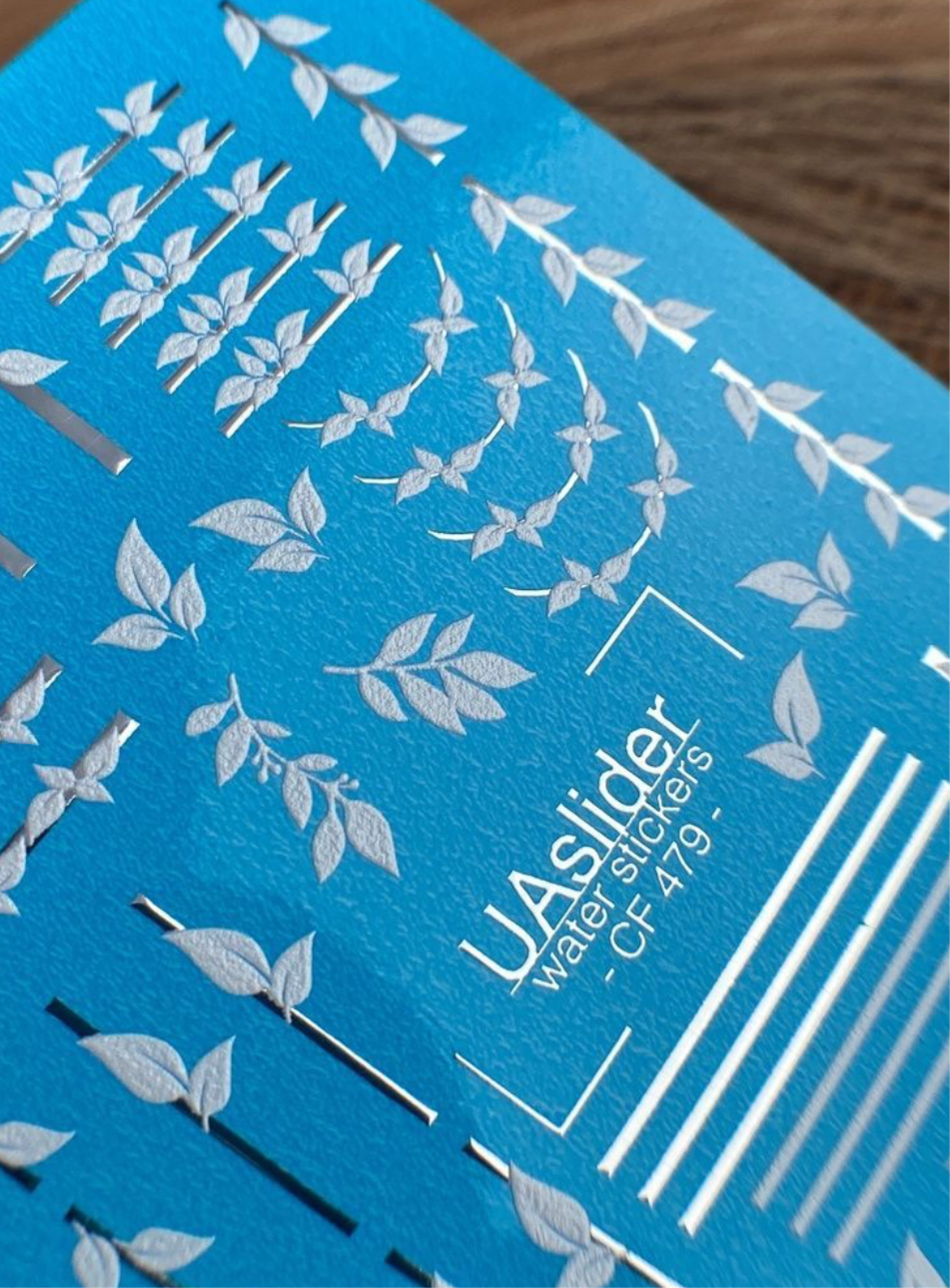 Color and Foil 479 – Minimalistische Blätter-Designs