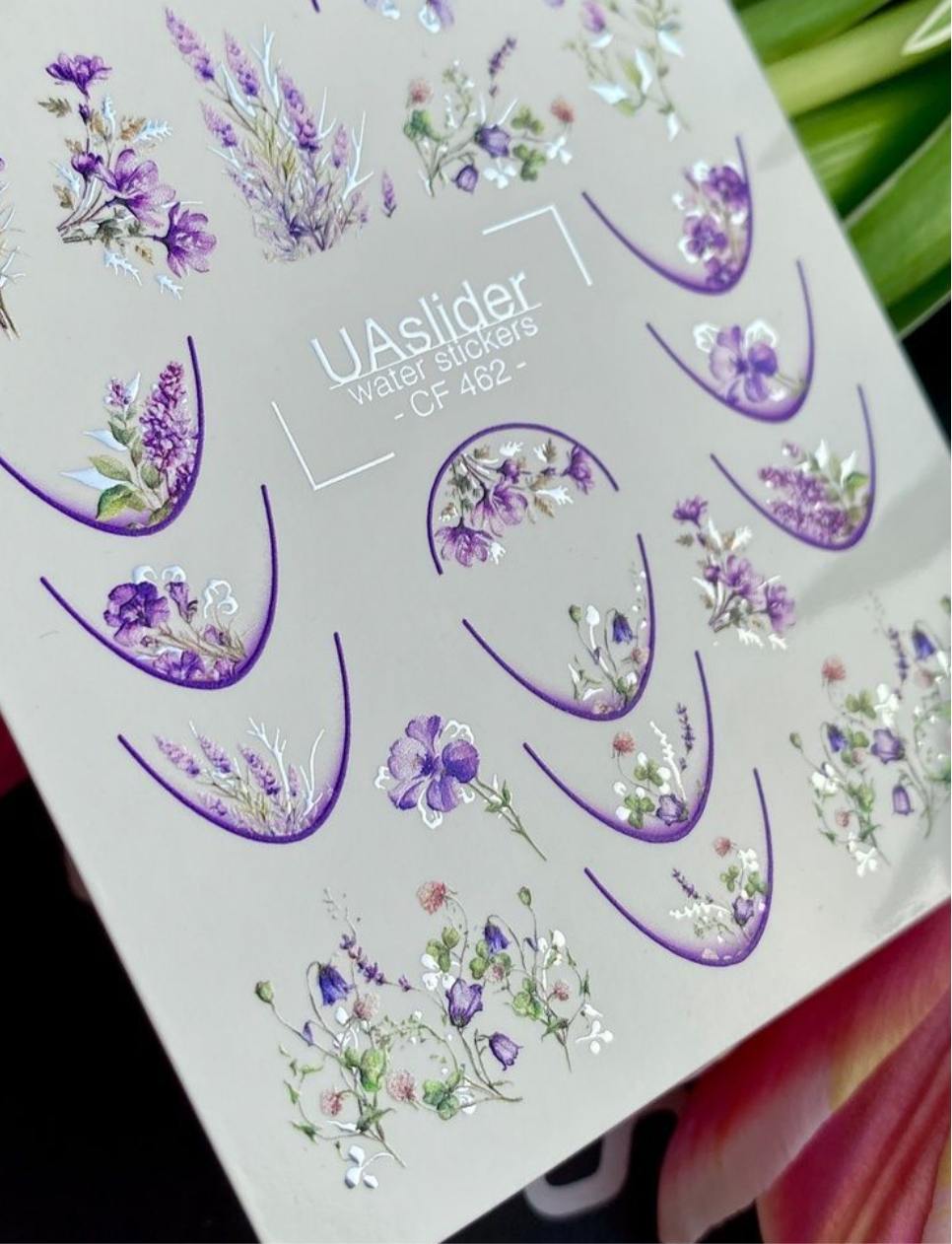 Color and Foil 462 – Lila Blumen mit zarten Akzenten