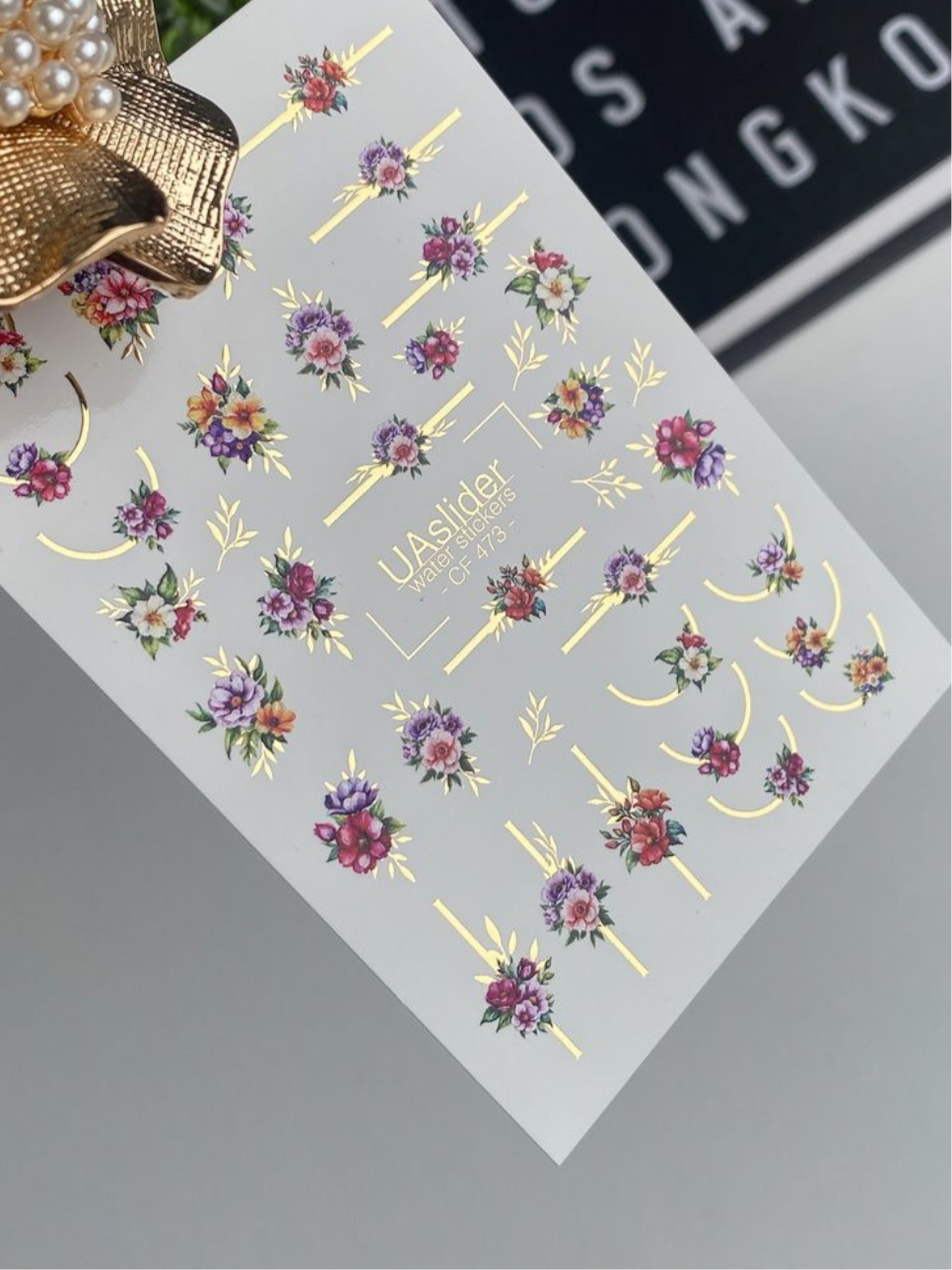 Color and Foil 473 – Blumige Eleganz mit goldenen Akzenten