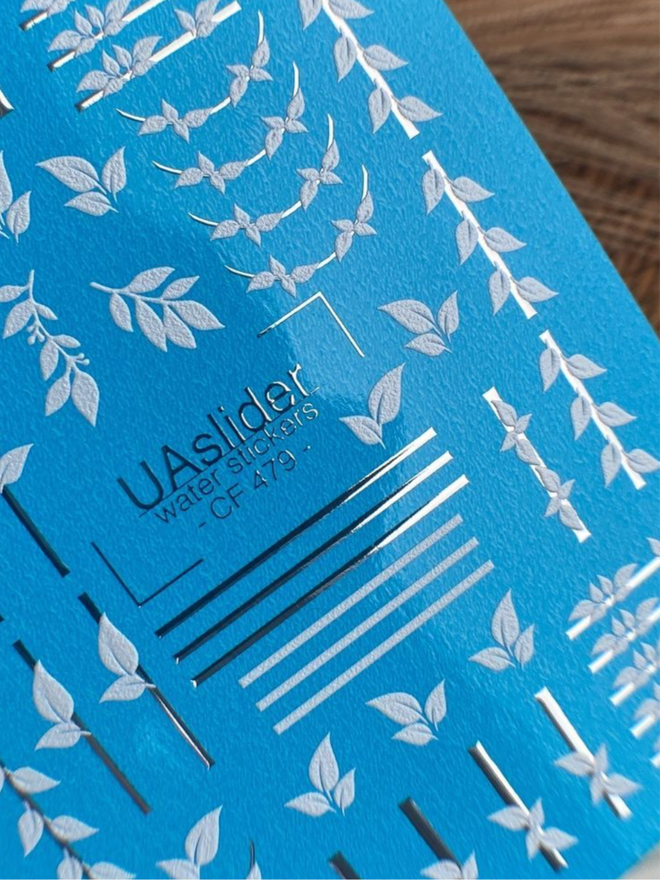 Color and Foil 479 – Minimalistische Blätter-Designs