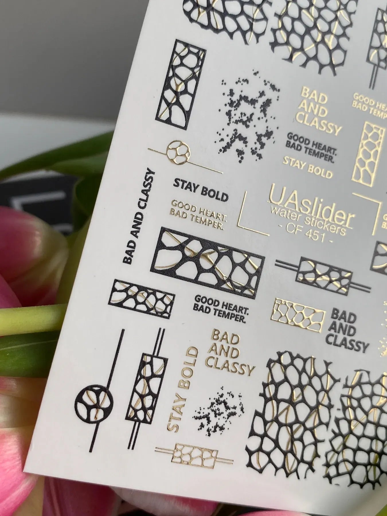 Slider-Design CF 451 | Wasser-Decals mit Goldfolie | Bold Geometry & Statement Words