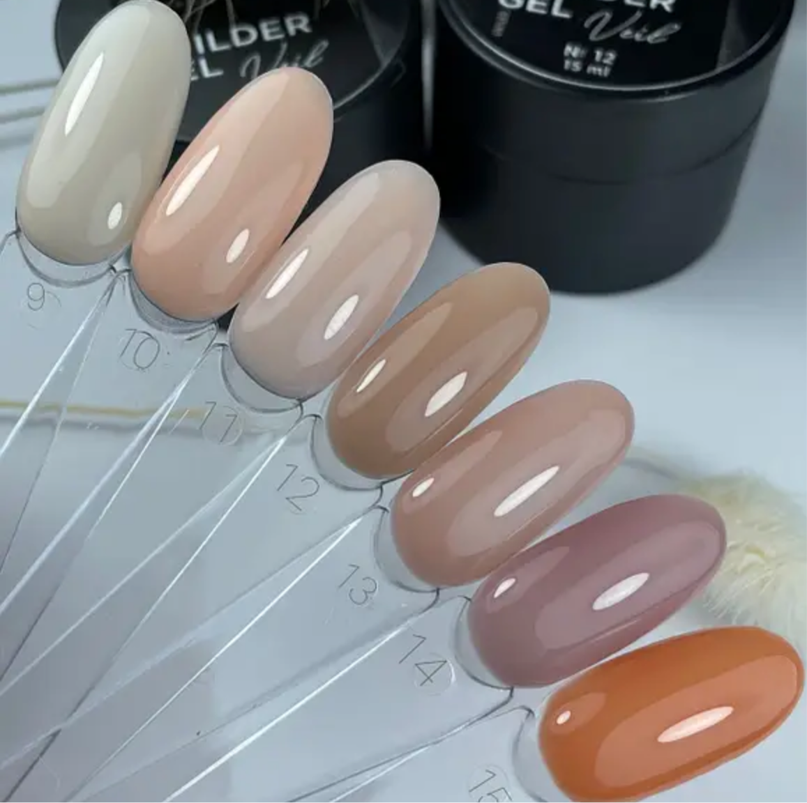 SAGA Professional Builder Gel Veil №02 – 15 ml
Aufbaugel in staubigem Rosé für elegante, natürliche Looks