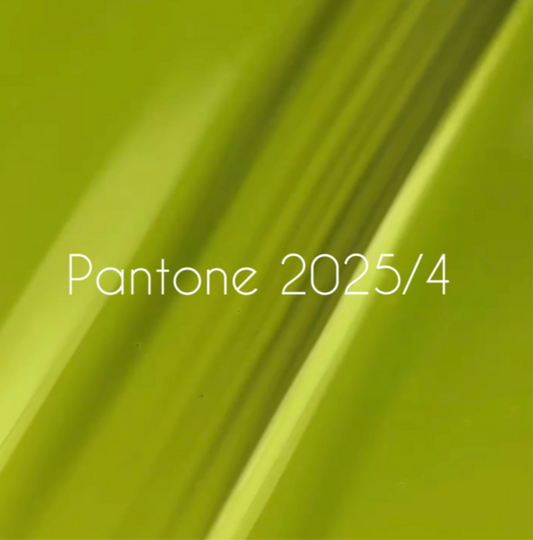 NAILSOFTHEDAY Let’s Special Pantone2025/4
Oliven-Grün, 10 ml
Ein frecher Farbton, der jeden Look erfrischt!
