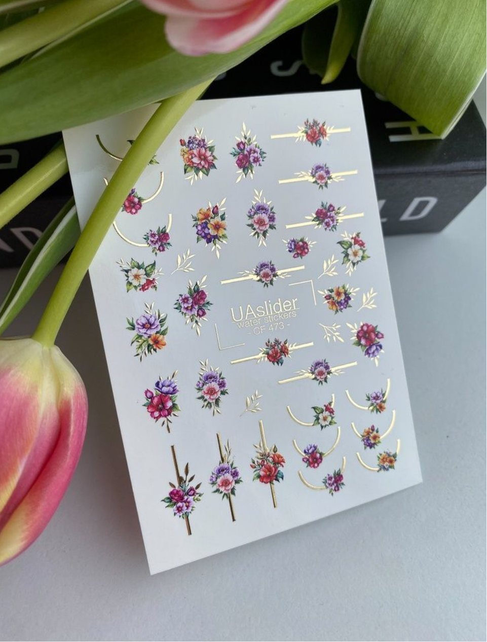 Color and Foil 473 – Blumige Eleganz mit goldenen Akzenten