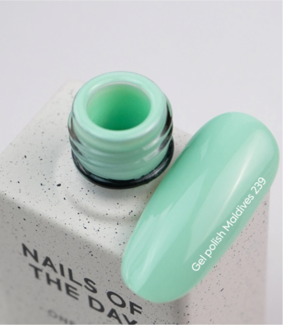 NAILSOFTHEDAY Gel Polish Maldives – Warmes Mintgrün, 10 ml