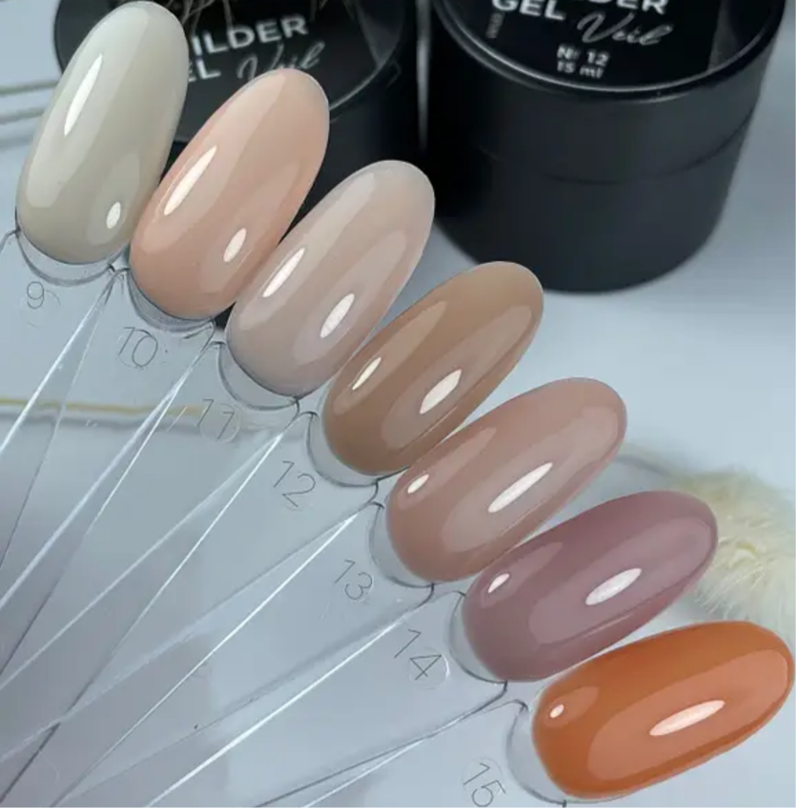 Saga Builder Veil Gel №15 – 30 ml
Karamell-Ton mit Charakter – für warme, moderne Modellagen