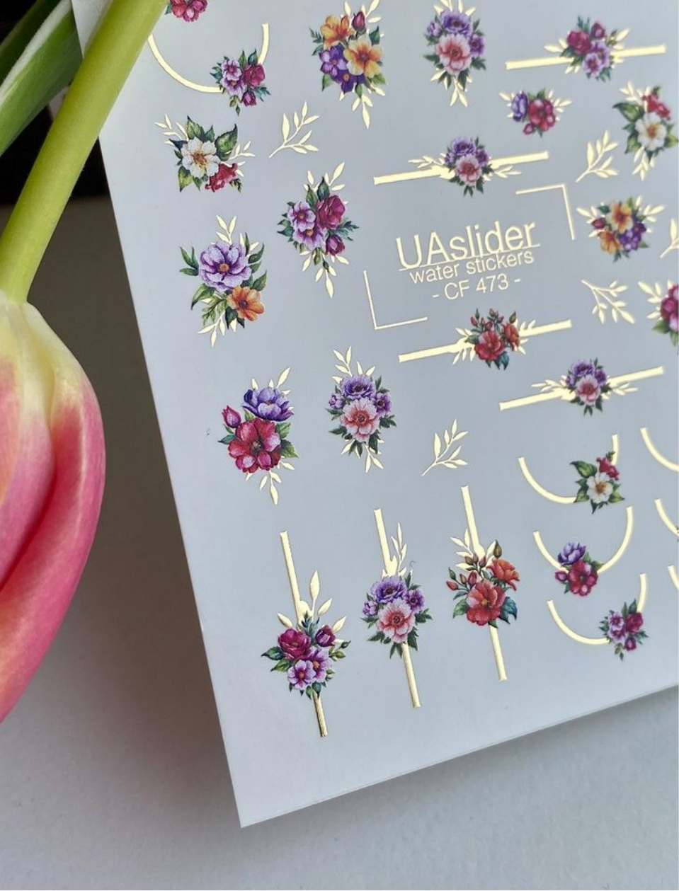 Color and Foil 473 – Blumige Eleganz mit goldenen Akzenten
