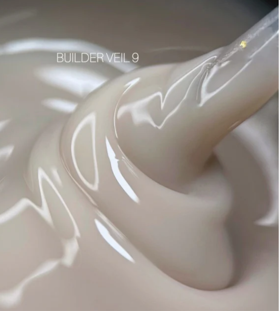 Saga Builder Veil Gel №09 – 15 ml
Milch-Beige Aufbaugel für natürliche, elegante Stylings
