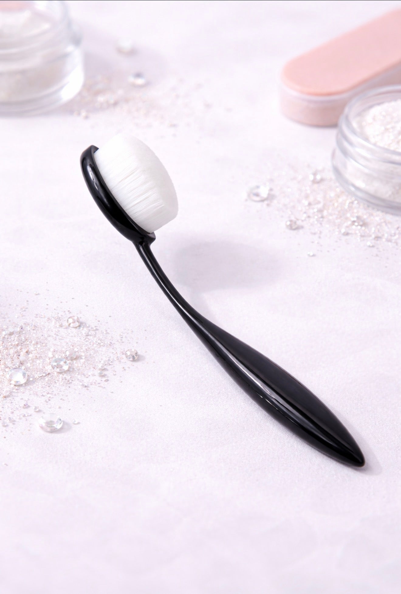 Nagel-Staubbürste Oval – Soft Brush zur Staubentfernung bei Maniküre & Pediküre