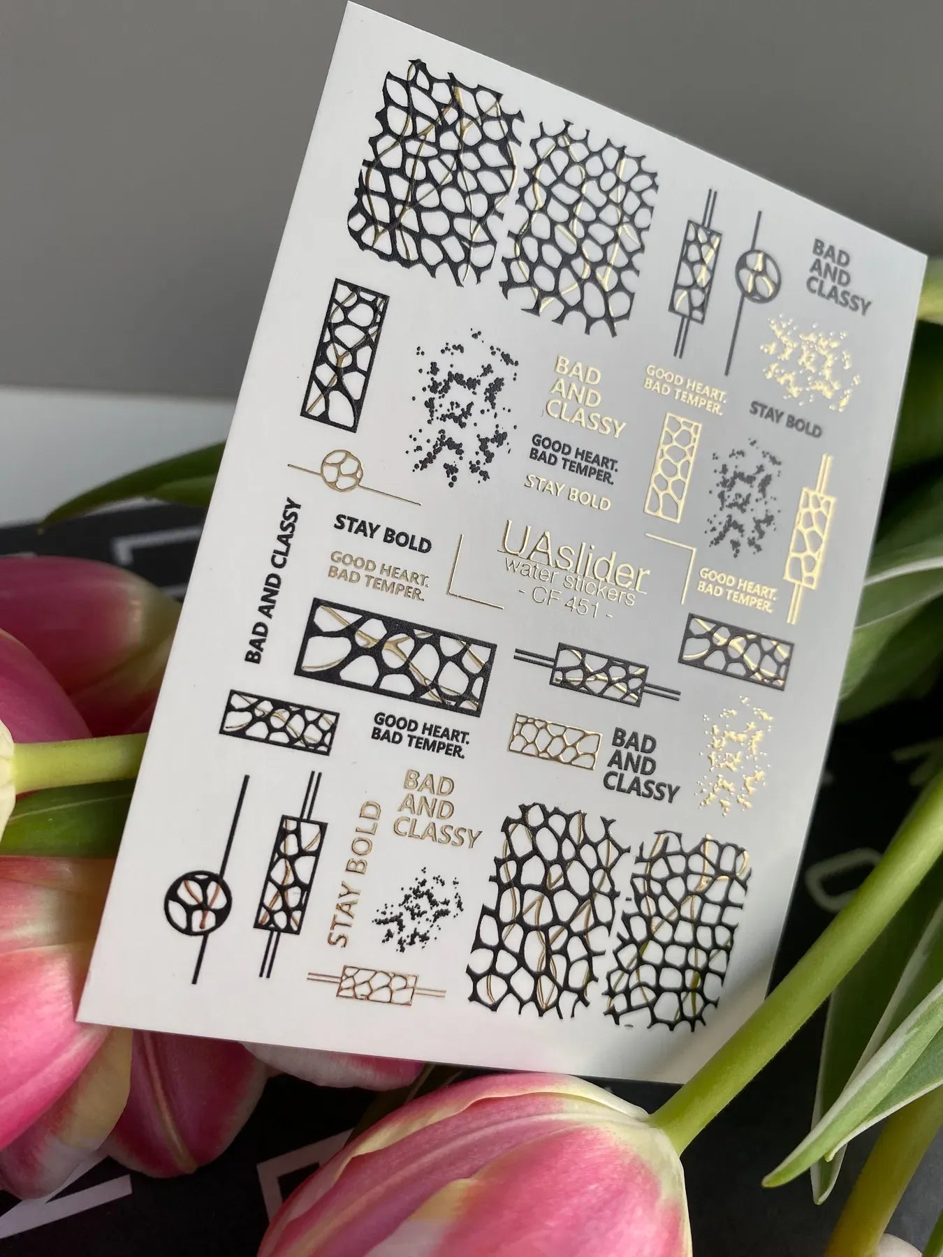 Slider-Design CF 451 | Wasser-Decals mit Goldfolie | Bold Geometry & Statement Words
