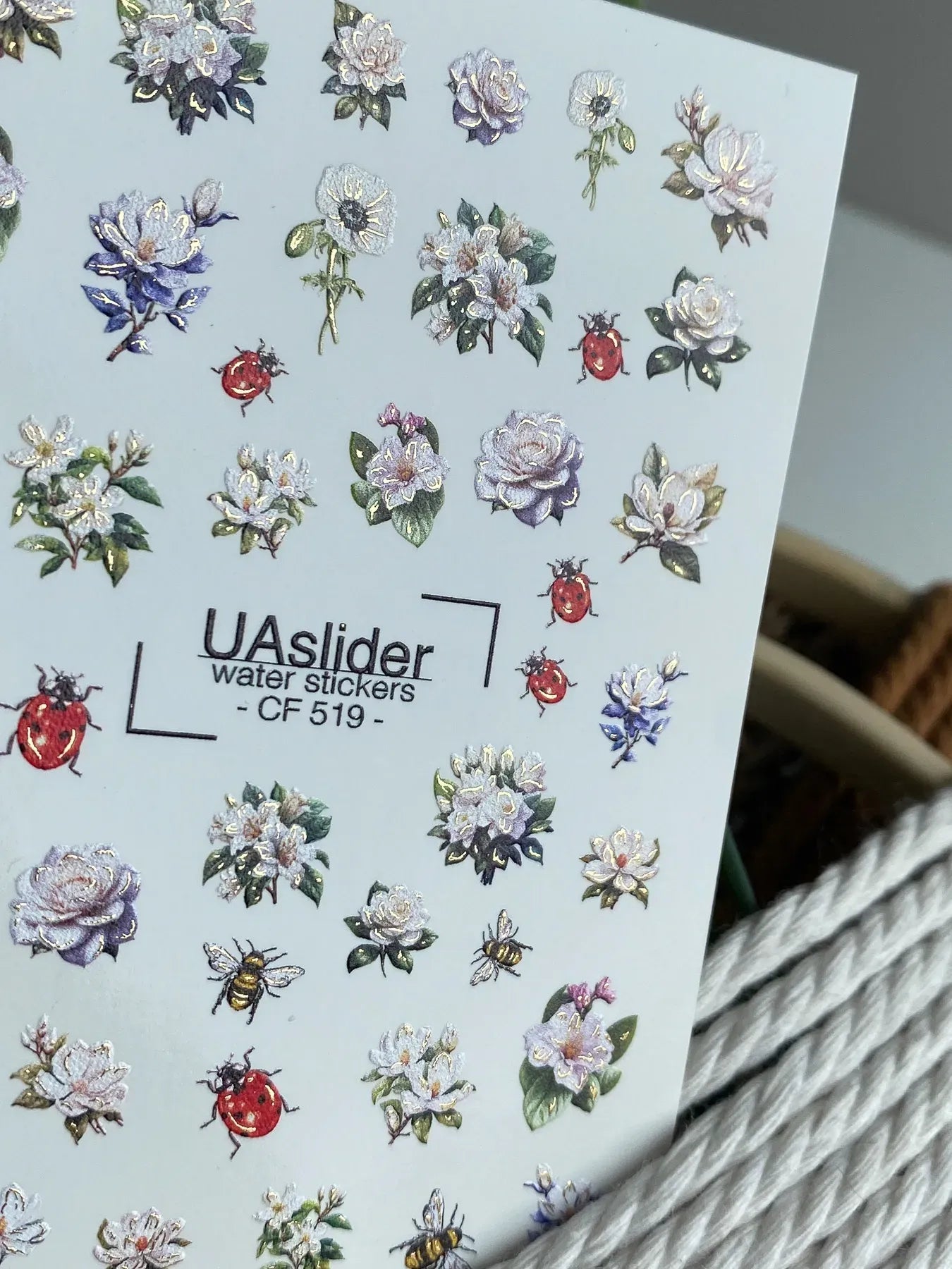 Slider-Design CF 519 | Wasser-Decals mit Foil-Akzenten | Weiße Blüten & Insekten